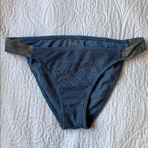 ROXY BIKINI BOTTOM. Women’s Size: Small.